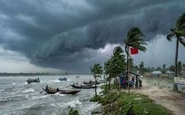 দুপুরের মধ্যেই ৮ জেলায় আঘাত হানবে কালবৈশাখী, নদীবন্দরে সতর্কতা সংকেত